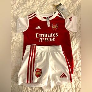 Arsenal kit set 18M NWT